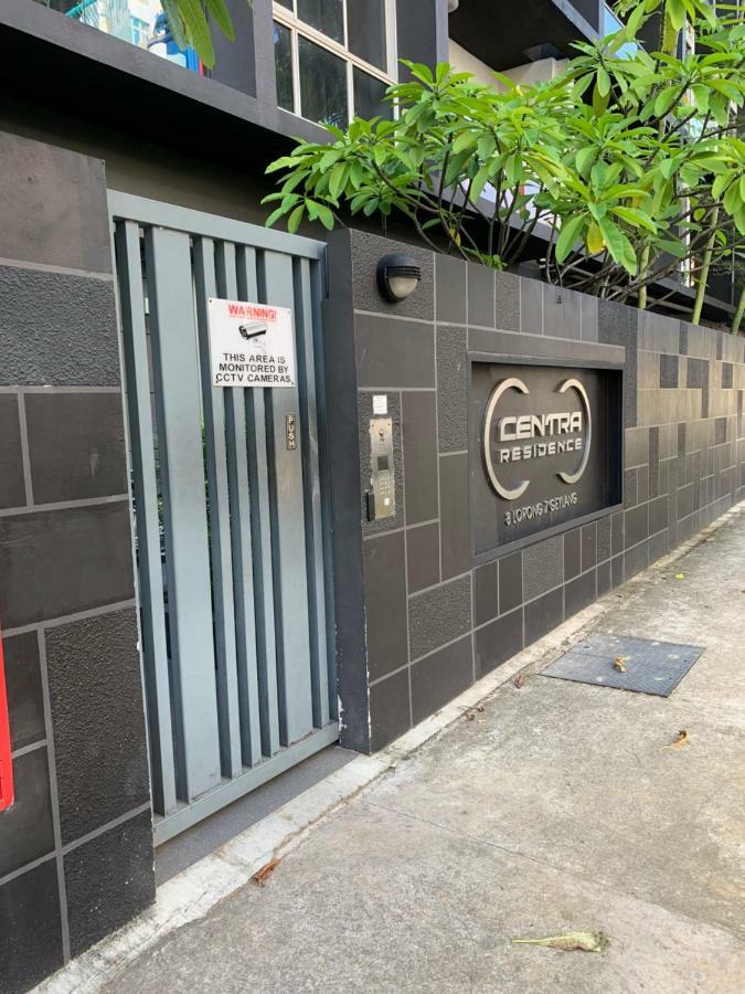 Ở trọ Chris Singapore